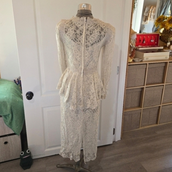 Vintage Silver White Cachet By Bari Protas Lace Wedding Peplum Dress, SIZE 7/8 - Picture 13 of 16